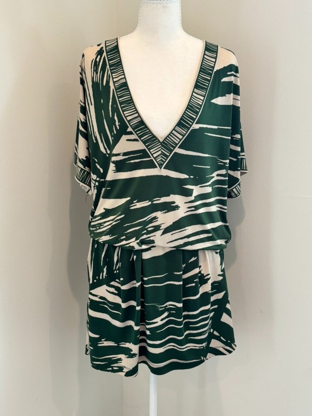 BCBG Max Azria Short Sleeve V Neck Green and Ivory Paintbrush Dress